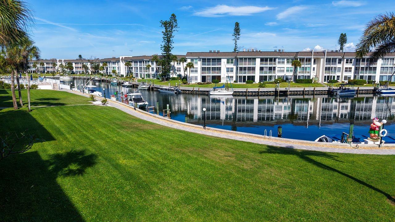 Image 40 of 86 For 4350 Chatham Drive 208