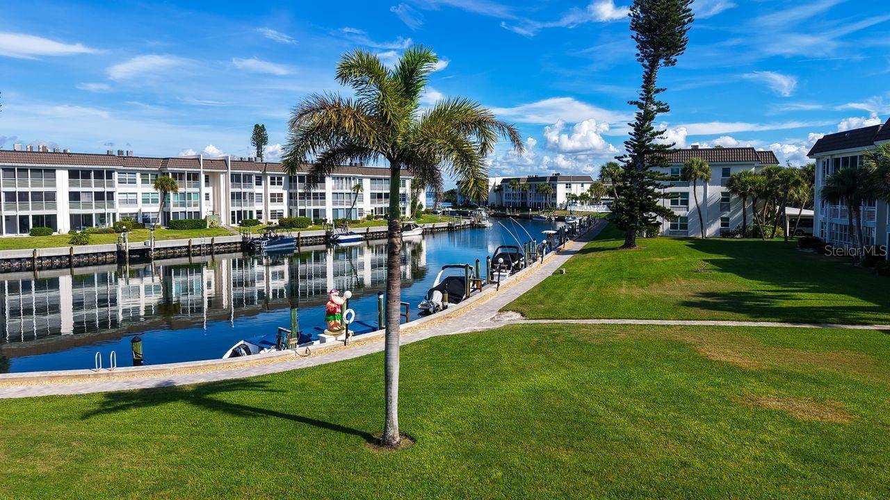 Image 41 of 86 For 4350 Chatham Drive 208