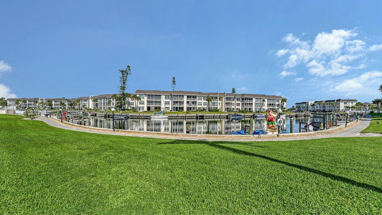 Image 71 of 86 For 4350 Chatham Drive 208