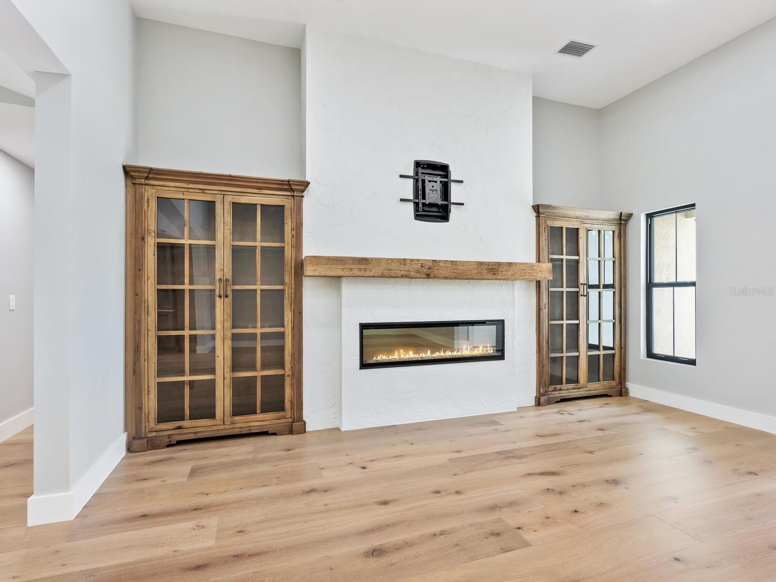 Image 7 of 70 For 180 Lookout Point Drive