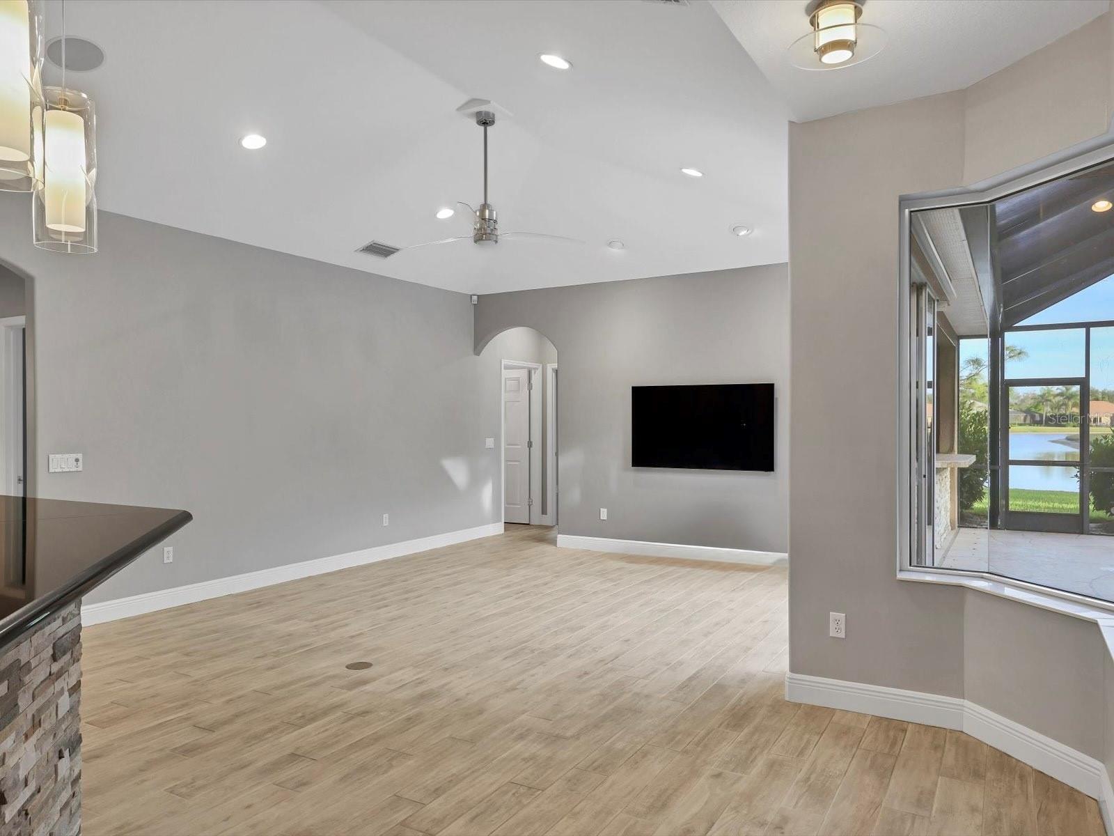 Image 10 of 38 For 16806 5th Terrace Ne