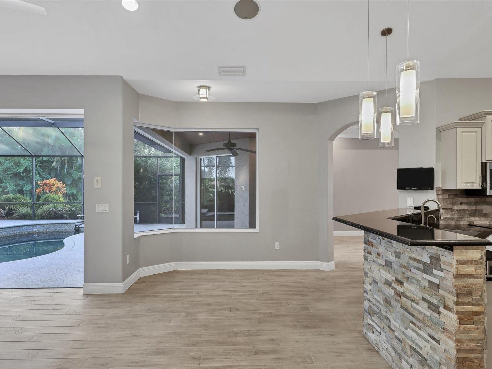 Image 18 of 38 For 16806 5th Terrace Ne