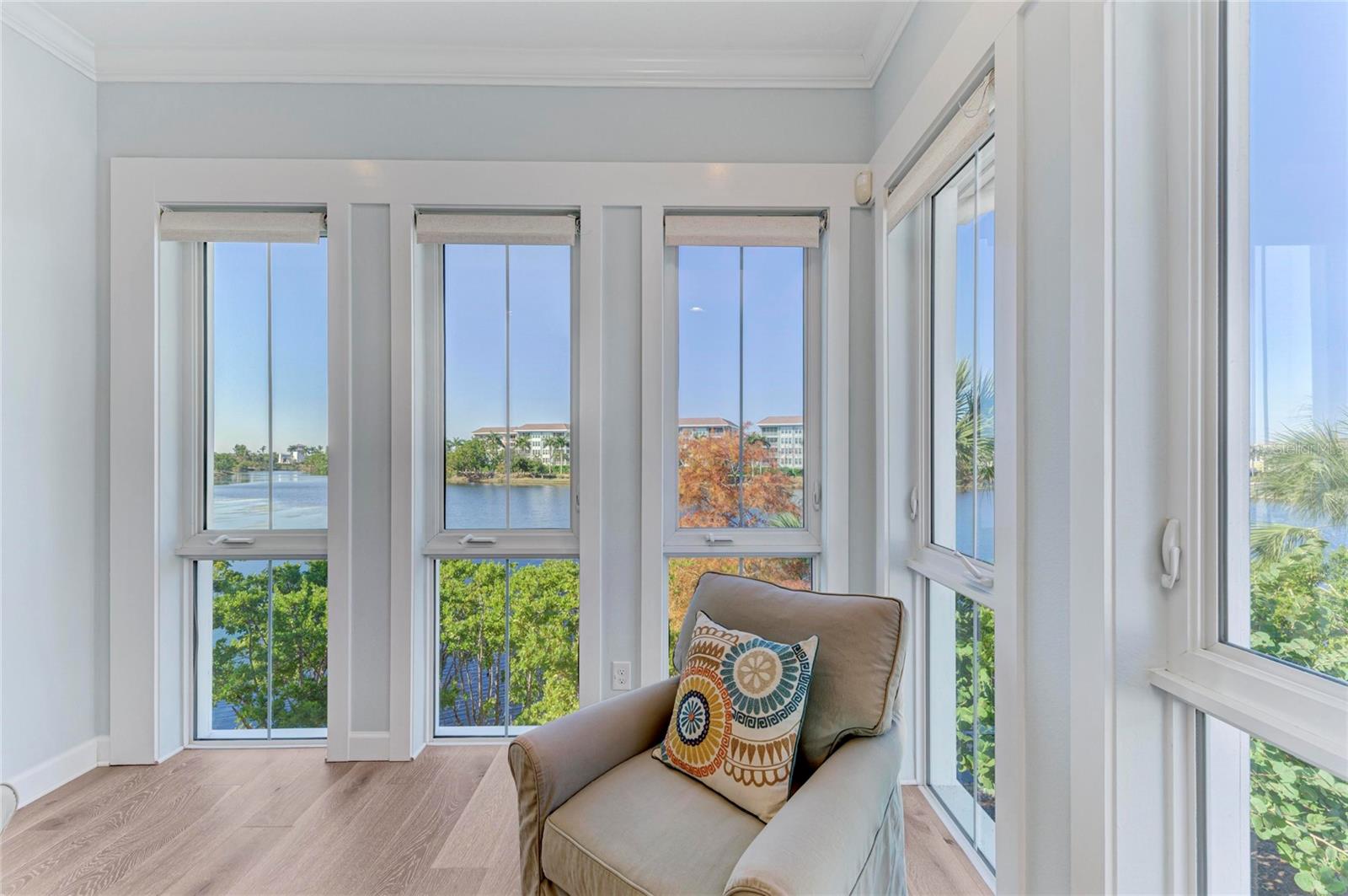 Image 25 of 99 For 348 Sapphire Lake Drive 201