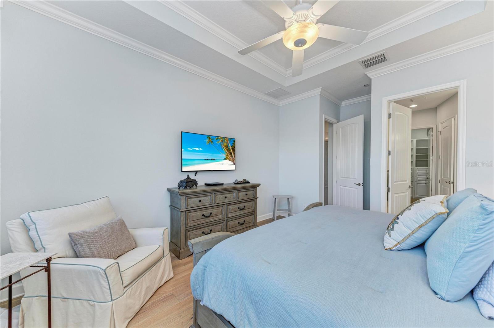 Image 33 of 99 For 348 Sapphire Lake Drive 201