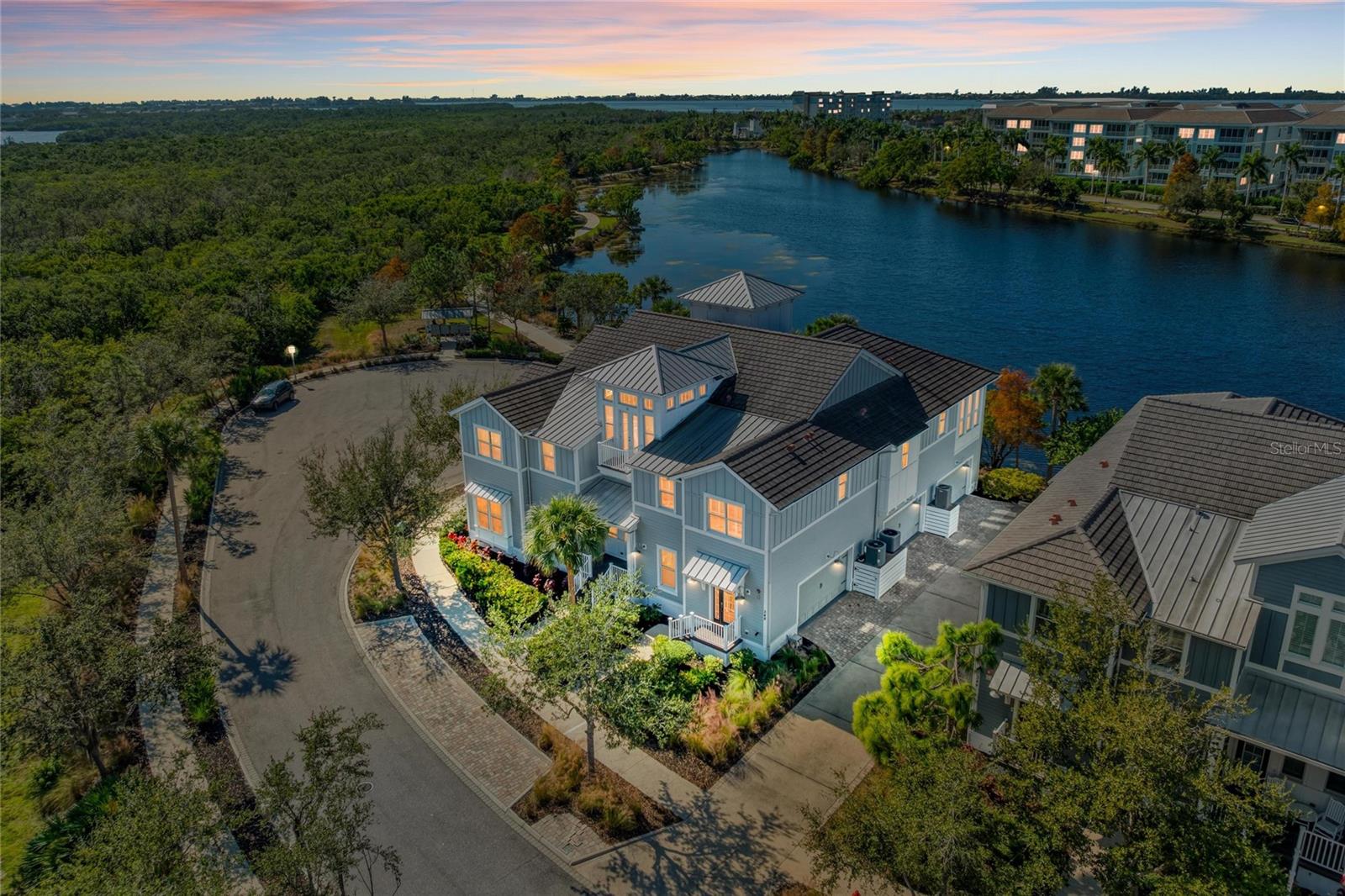 Image 5 of 99 For 348 Sapphire Lake Drive 201