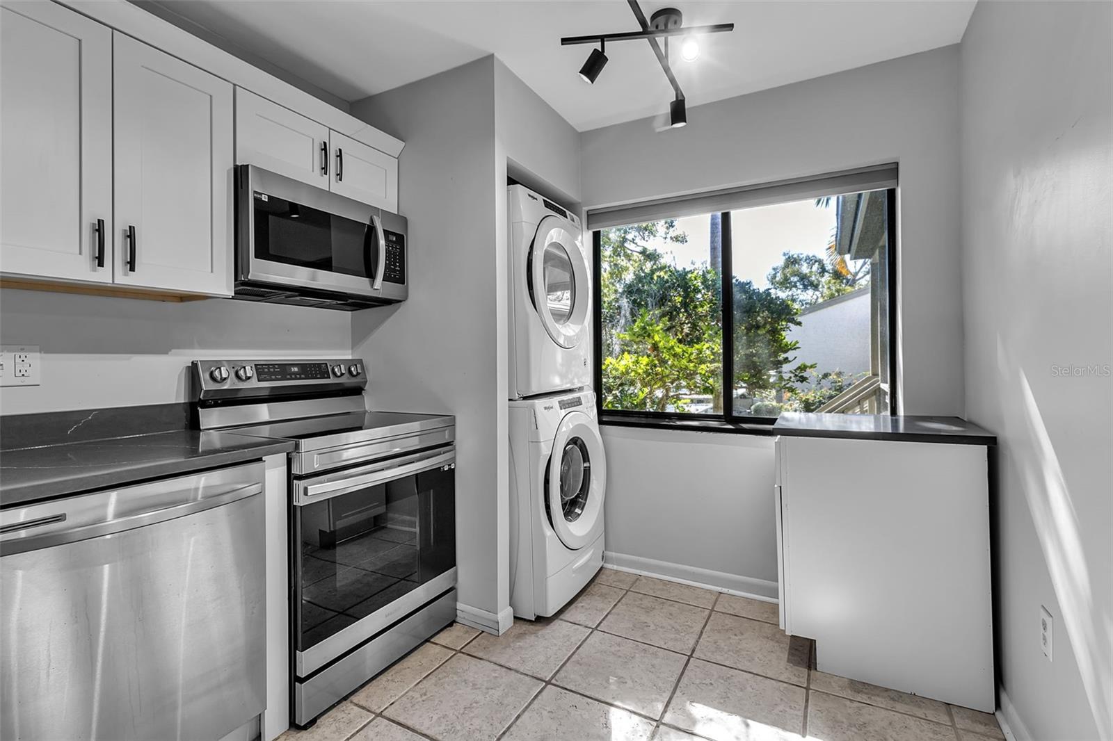 Image 10 of 38 For 1508 Pelican Cove Road 231