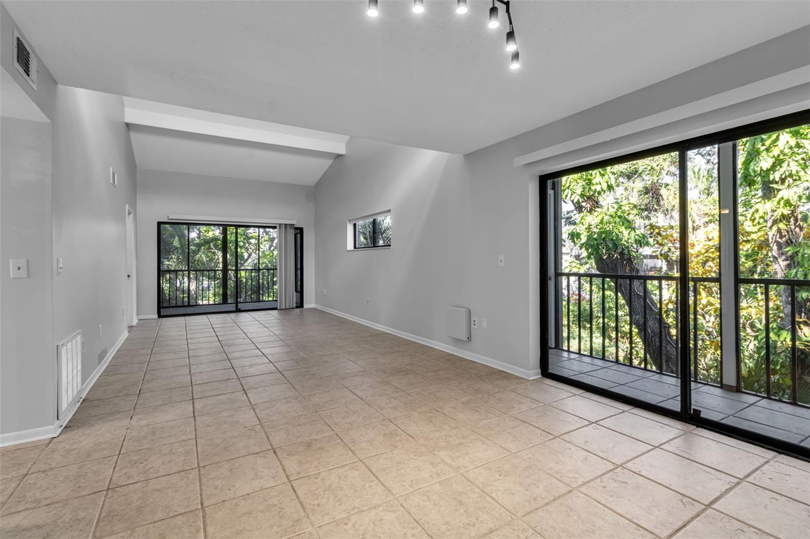 Image 21 of 38 For 1508 Pelican Cove Road 231