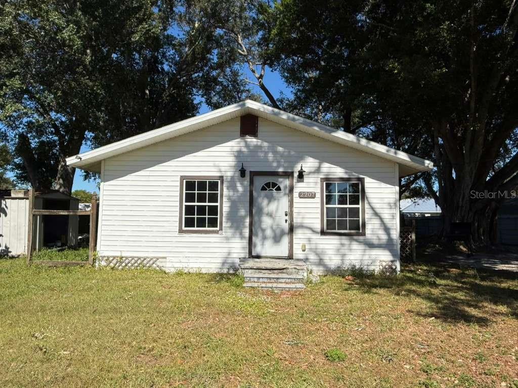 Listing Details for 2207 38th Avenue E, BRADENTON, FL 34208