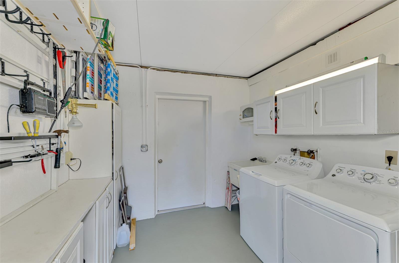 Image 47 of 64 For 461 Wexford Circle 91