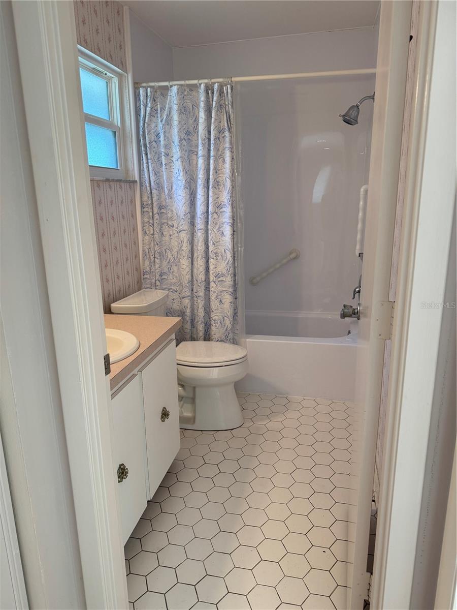 Image 15 of 26 For 3957 Lakeside Way 143