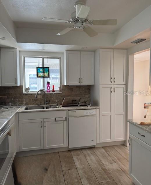 Image 2 of 3 For 3957 Lakeside Way 143