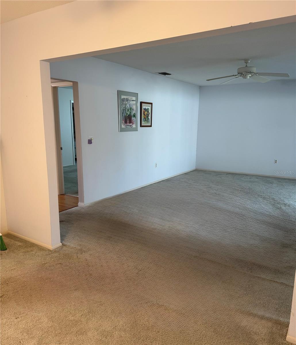 Image 20 of 26 For 3957 Lakeside Way 143