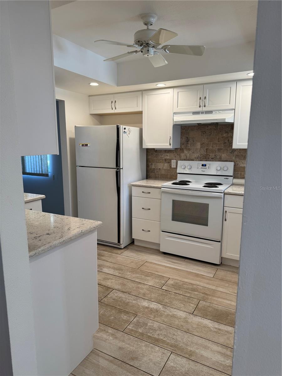 Image 4 of 26 For 3957 Lakeside Way 143