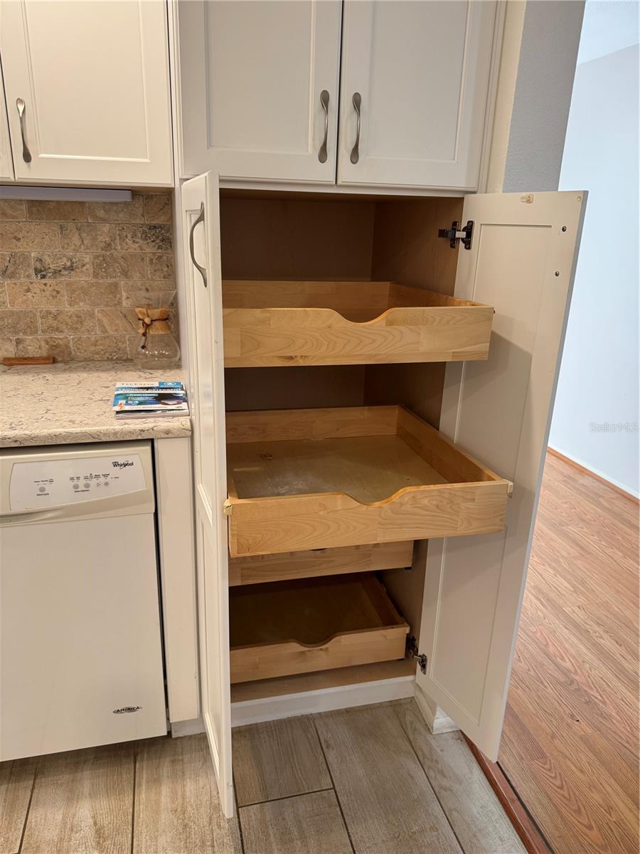 Image 5 of 26 For 3957 Lakeside Way 143