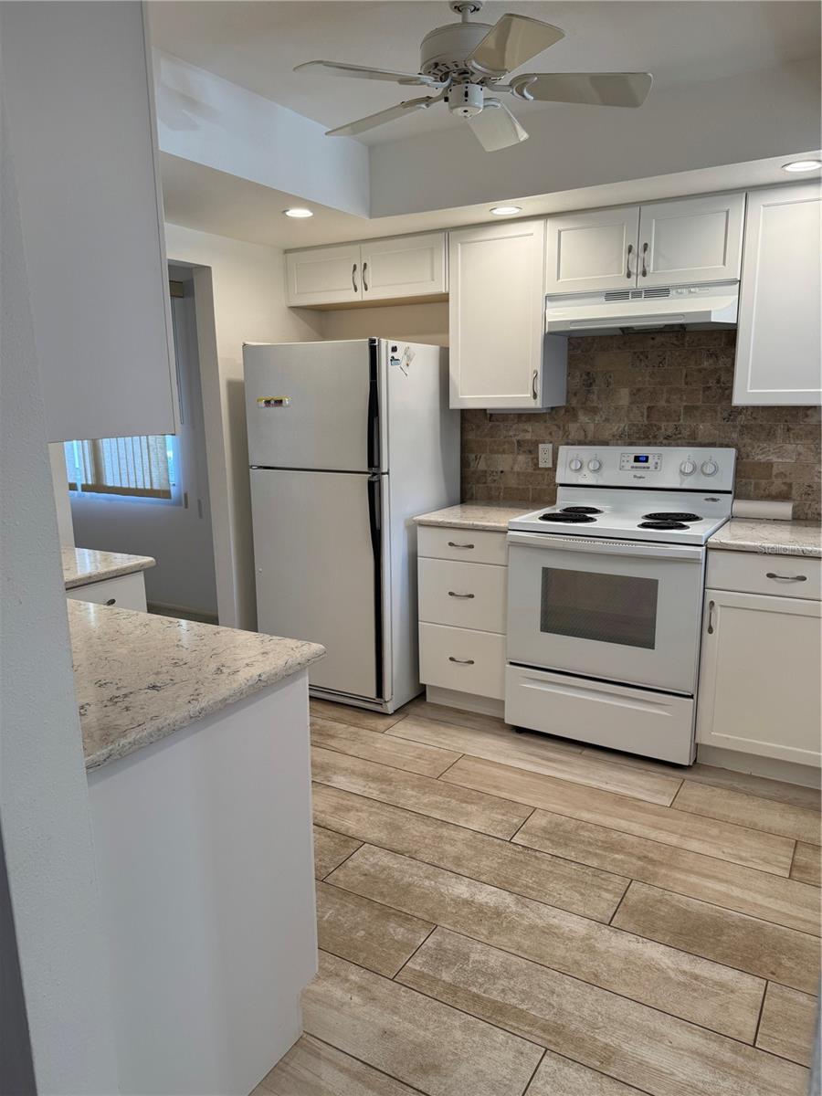 Image 7 of 26 For 3957 Lakeside Way 143