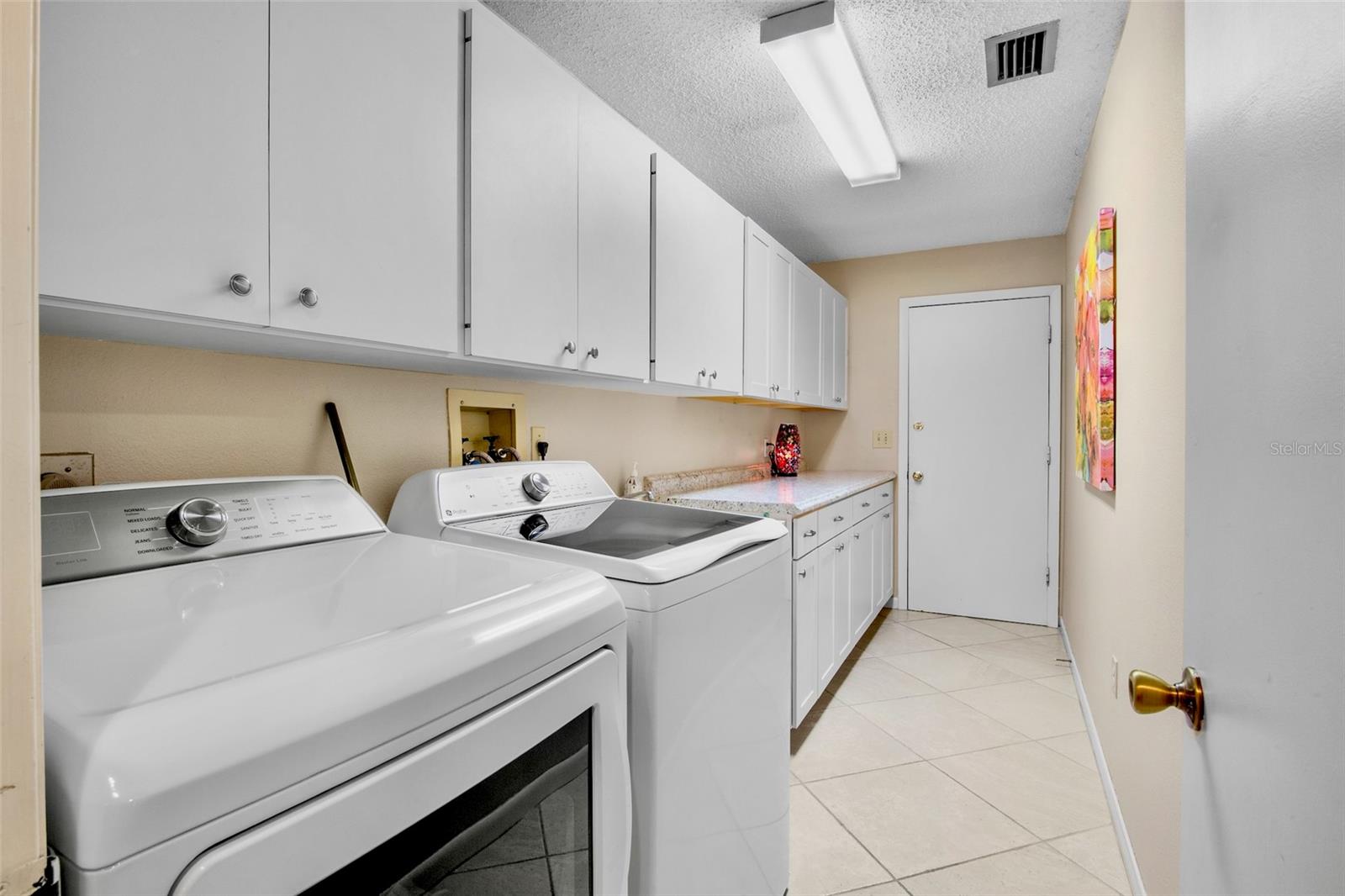 Image 18 of 22 For 3905 Center Gate Circle 3