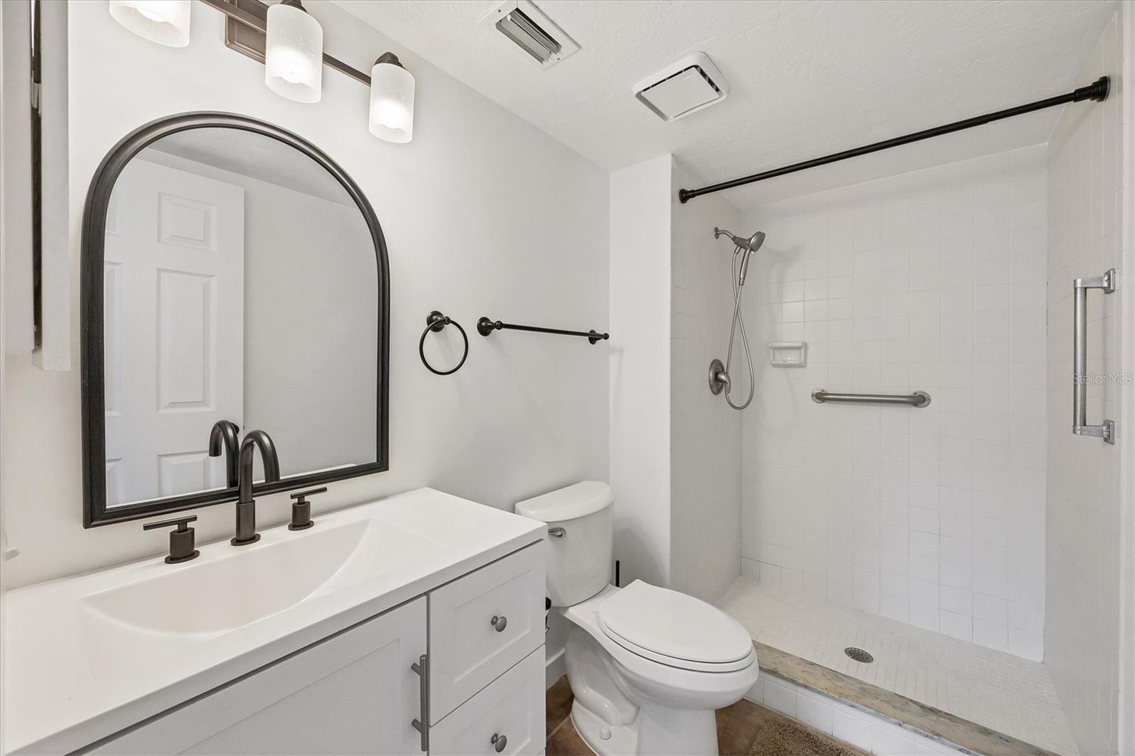 Image 34 of 46 For 2124 Tamiami Trail 109