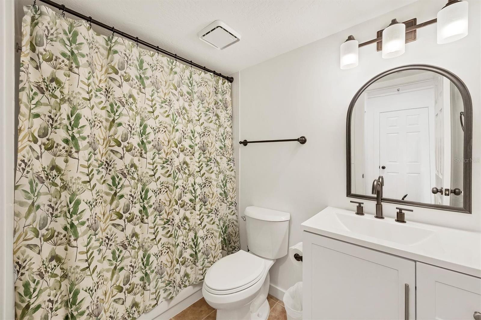 Image 37 of 46 For 2124 Tamiami Trail 109