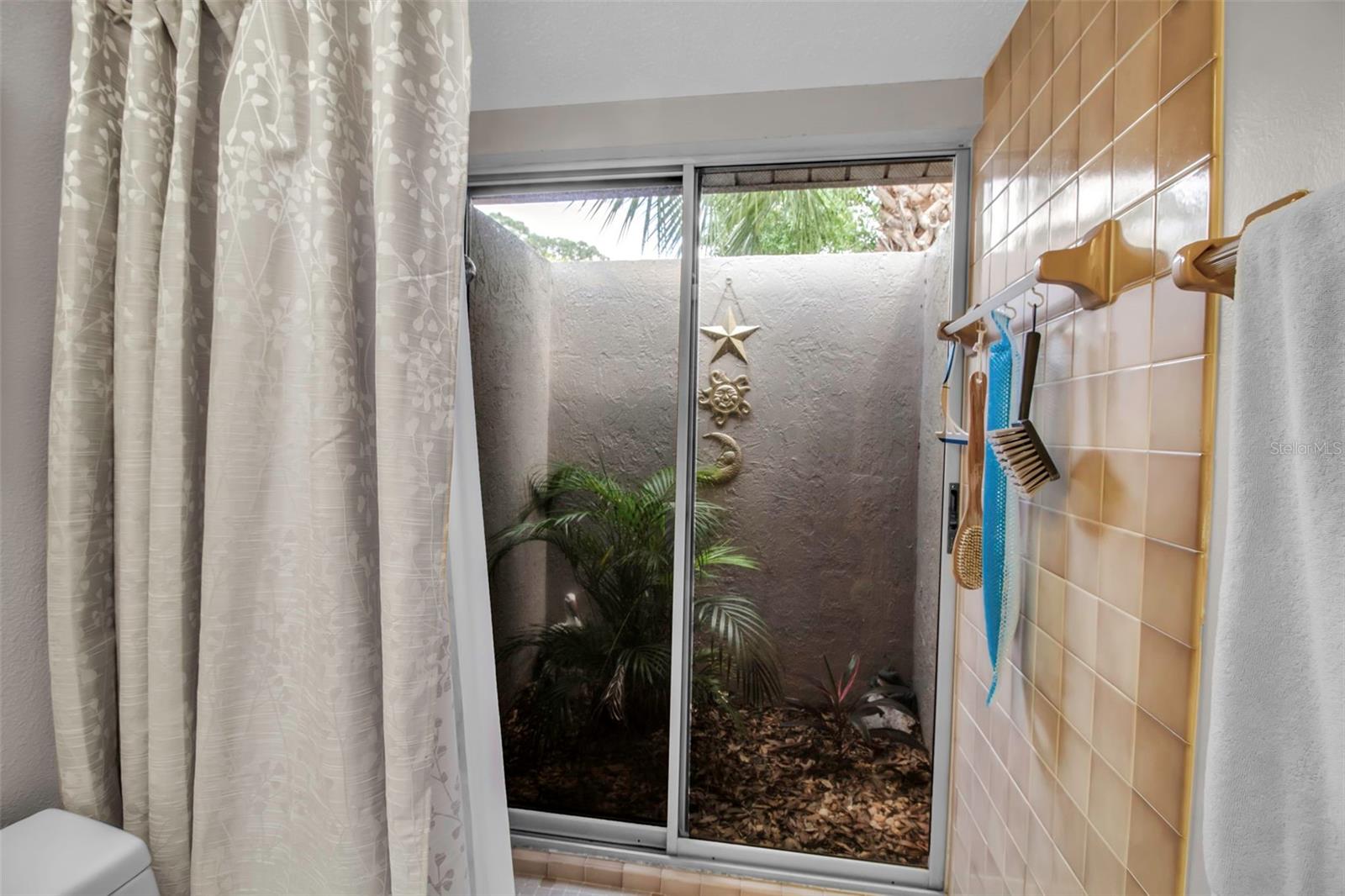 Image 22 of 33 For 721 Jefferson Avenue 721