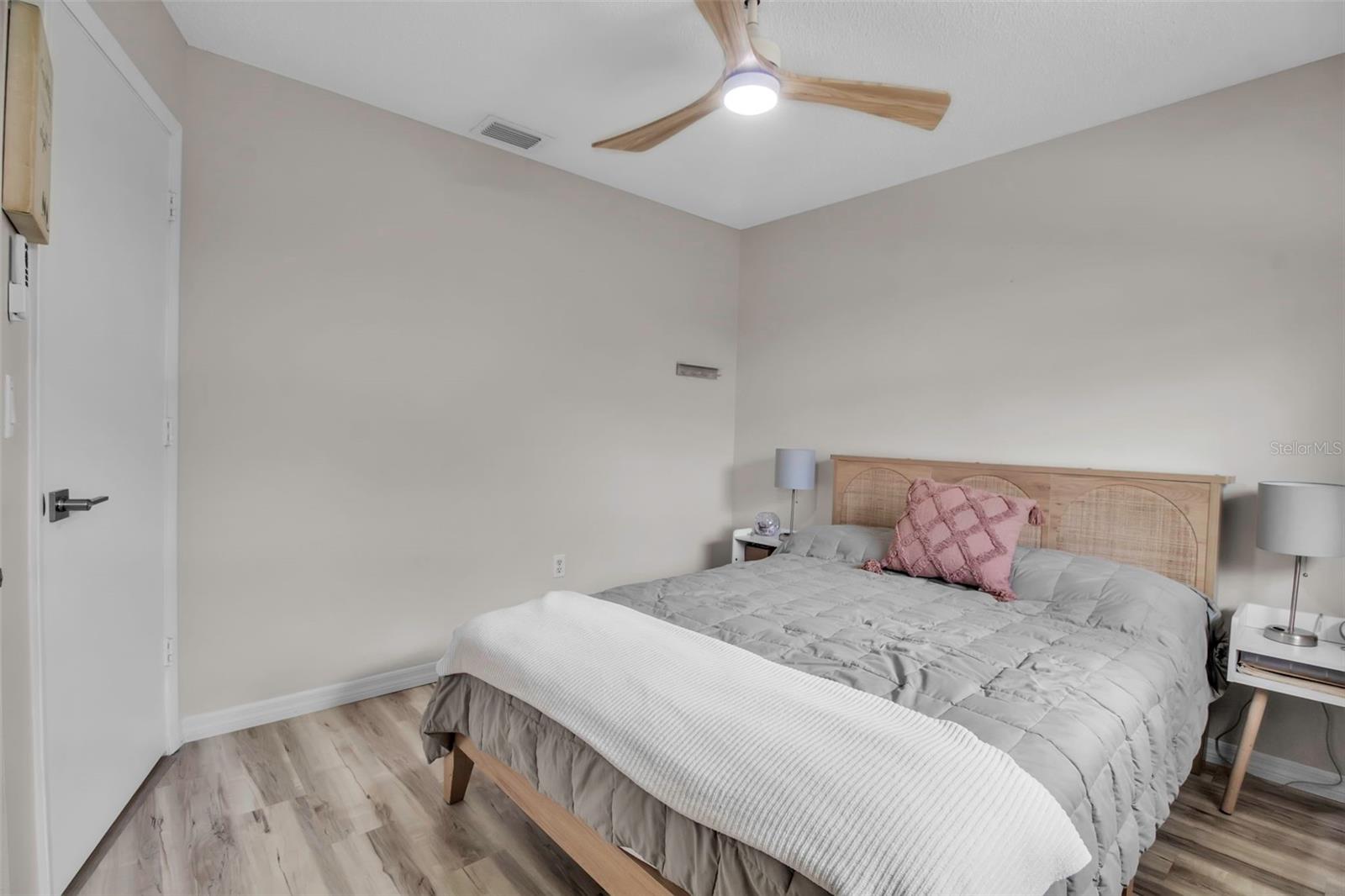 Image 24 of 33 For 721 Jefferson Avenue 721