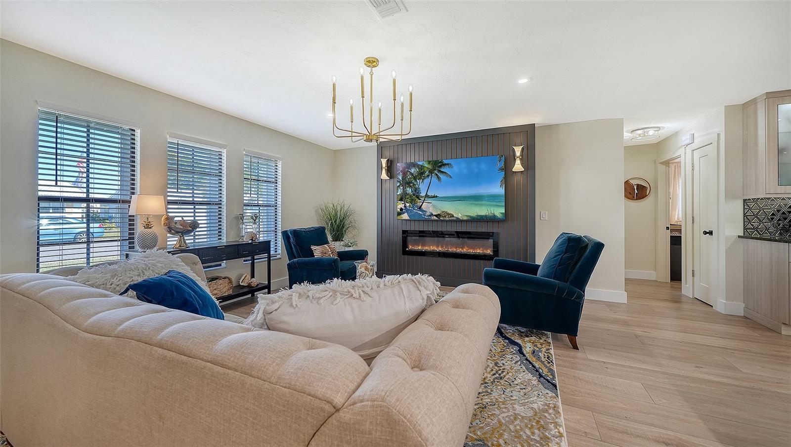 Image 10 of 68 For 3904 Chinaberry Road