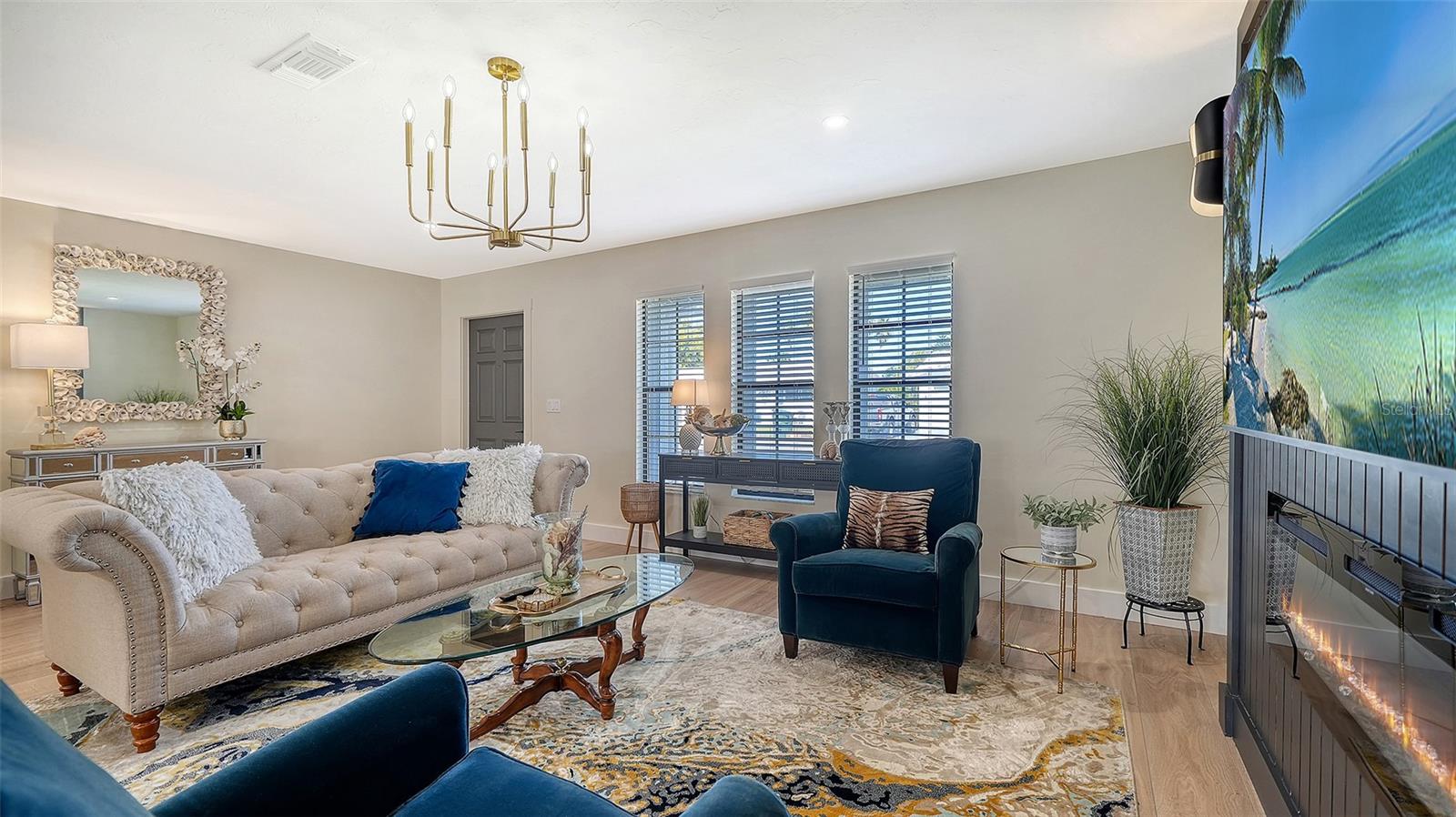 Image 11 of 68 For 3904 Chinaberry Road