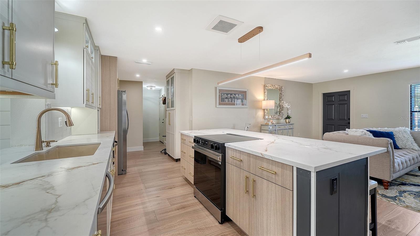 Image 16 of 68 For 3904 Chinaberry Road