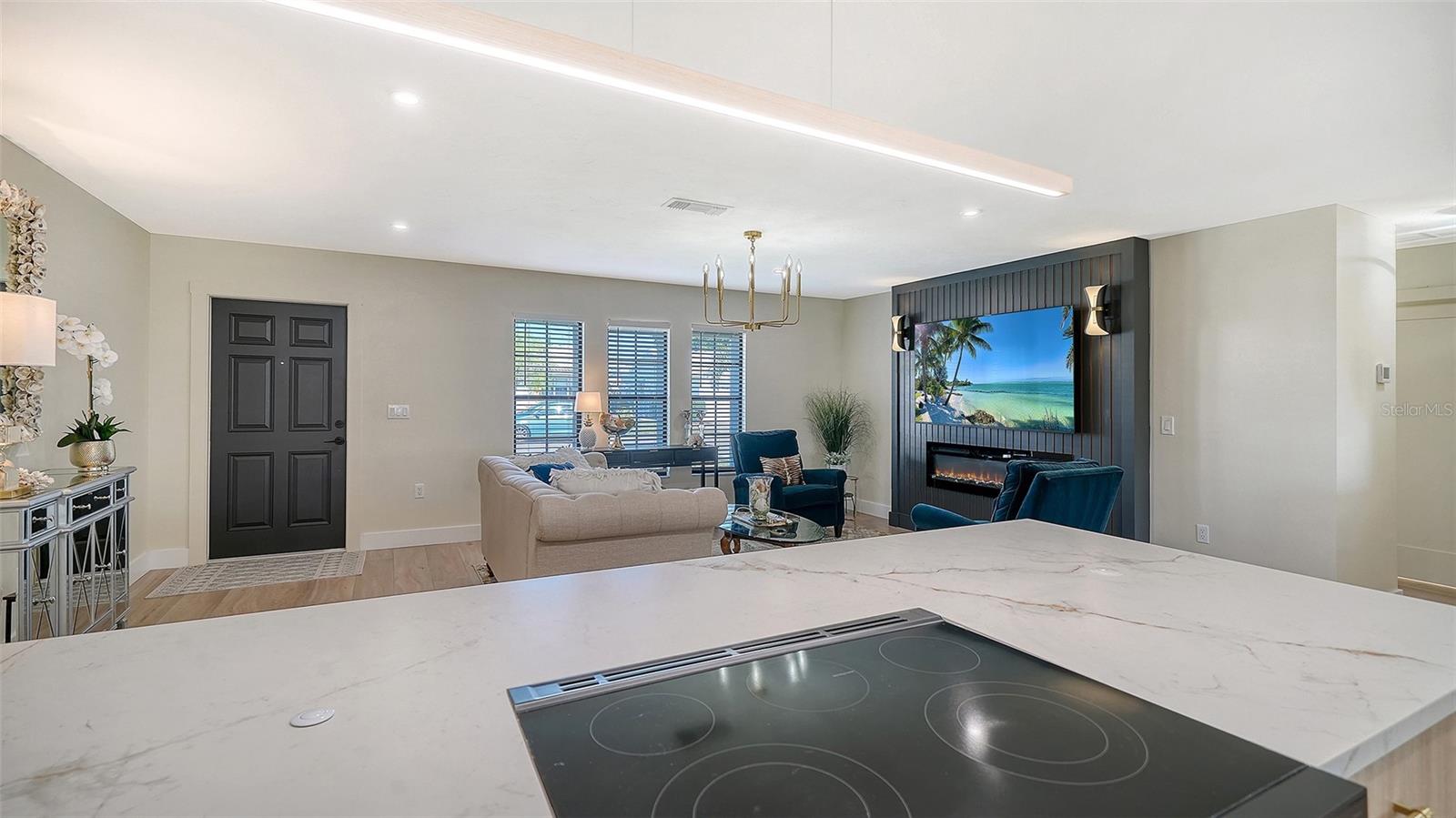 Image 17 of 68 For 3904 Chinaberry Road