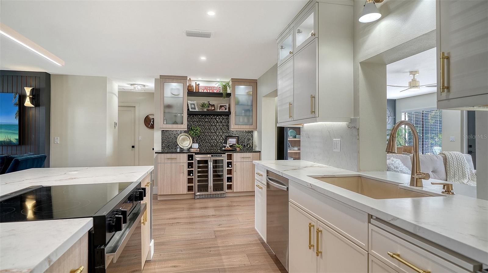 Image 19 of 68 For 3904 Chinaberry Road