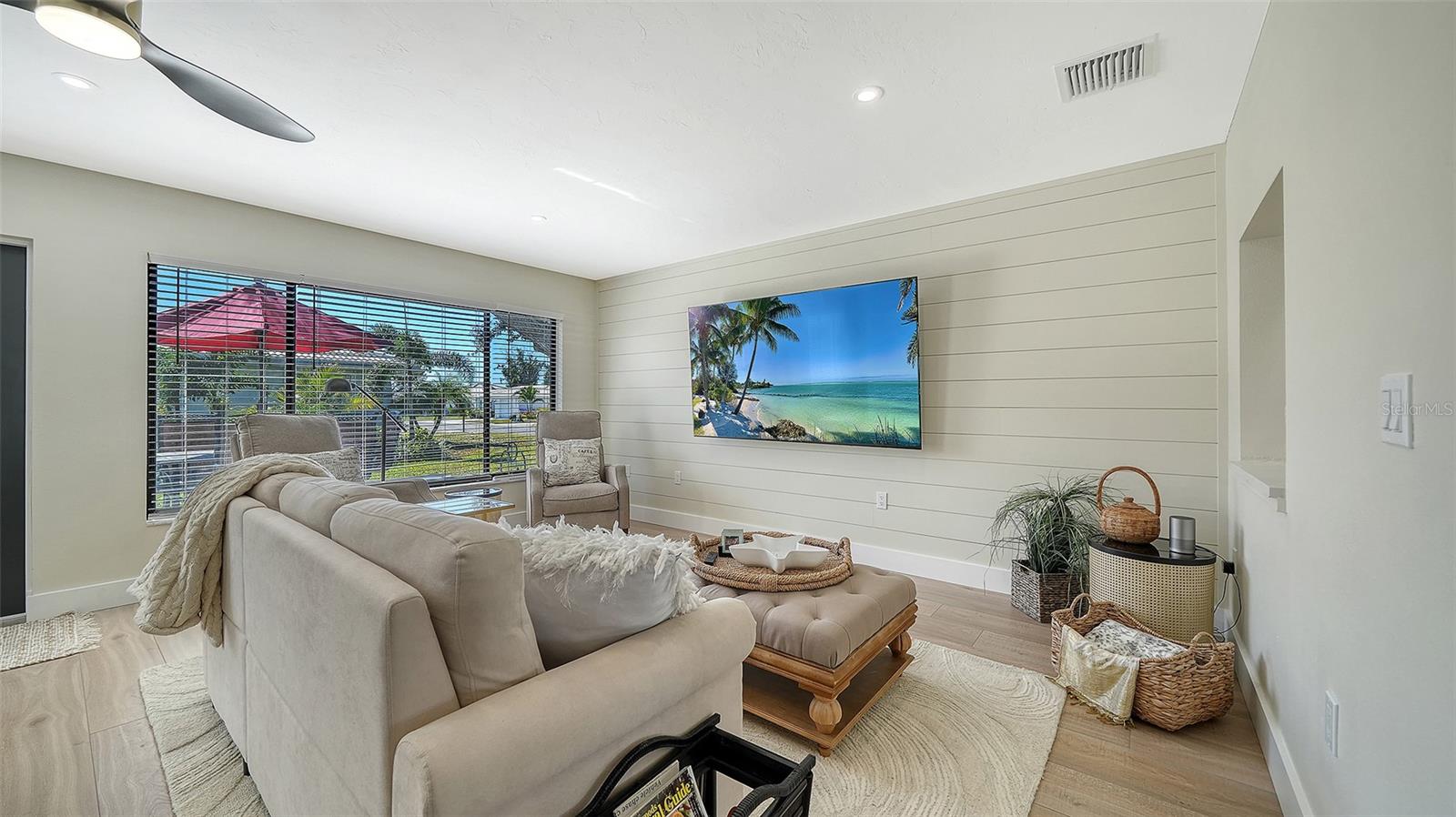 Image 21 of 68 For 3904 Chinaberry Road