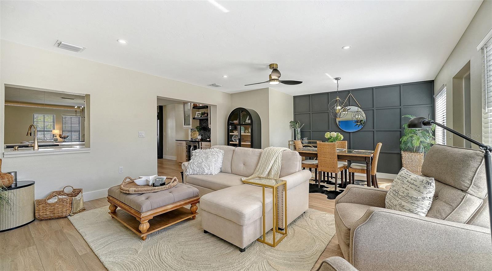 Image 23 of 68 For 3904 Chinaberry Road