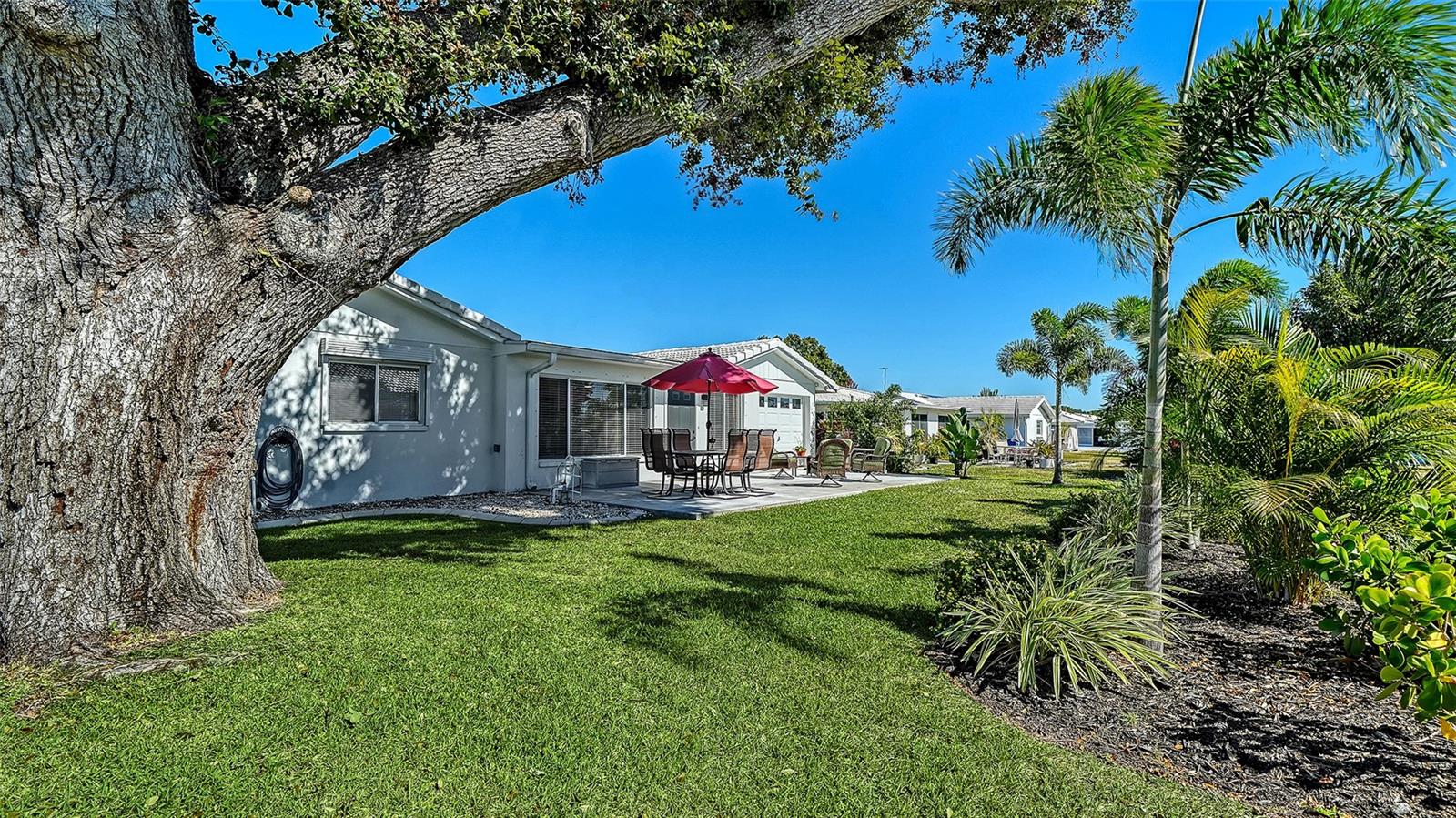 Image 40 of 68 For 3904 Chinaberry Road