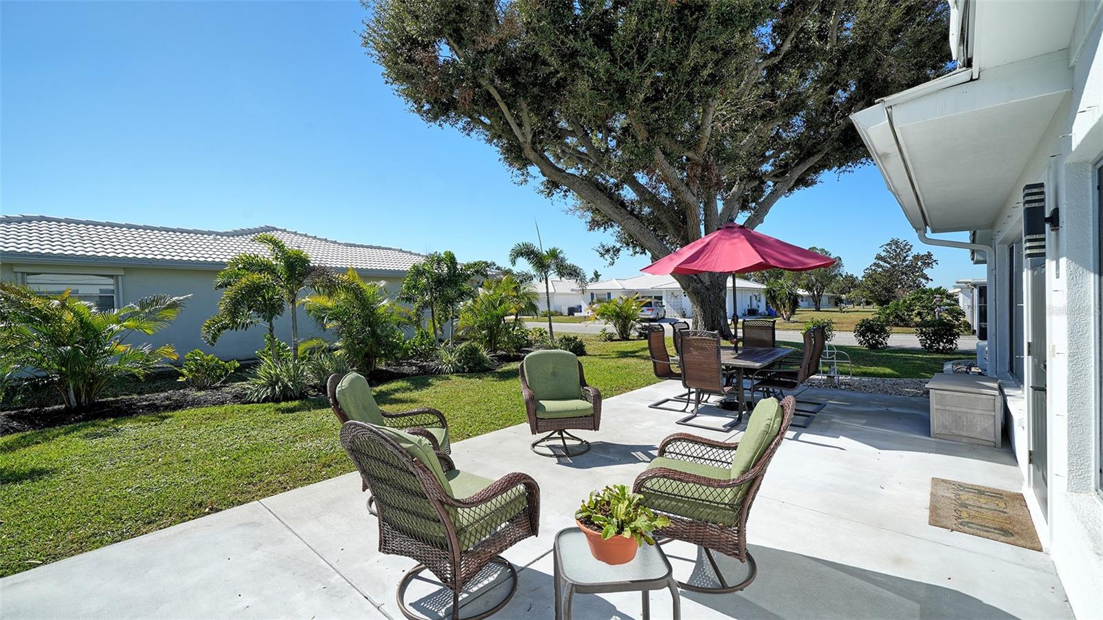 Image 43 of 68 For 3904 Chinaberry Road