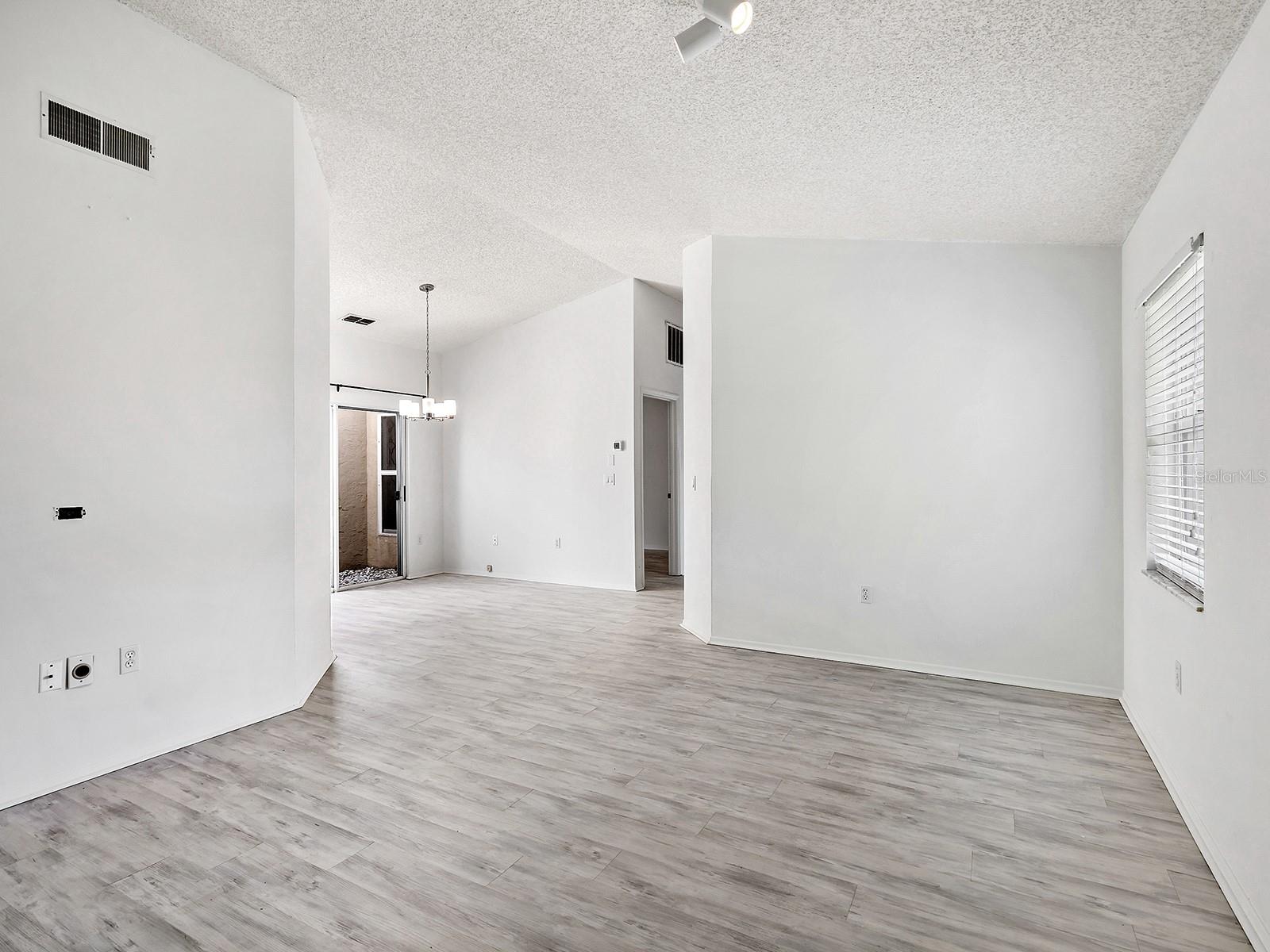 Image 10 of 27 For 220 Chartley Court N