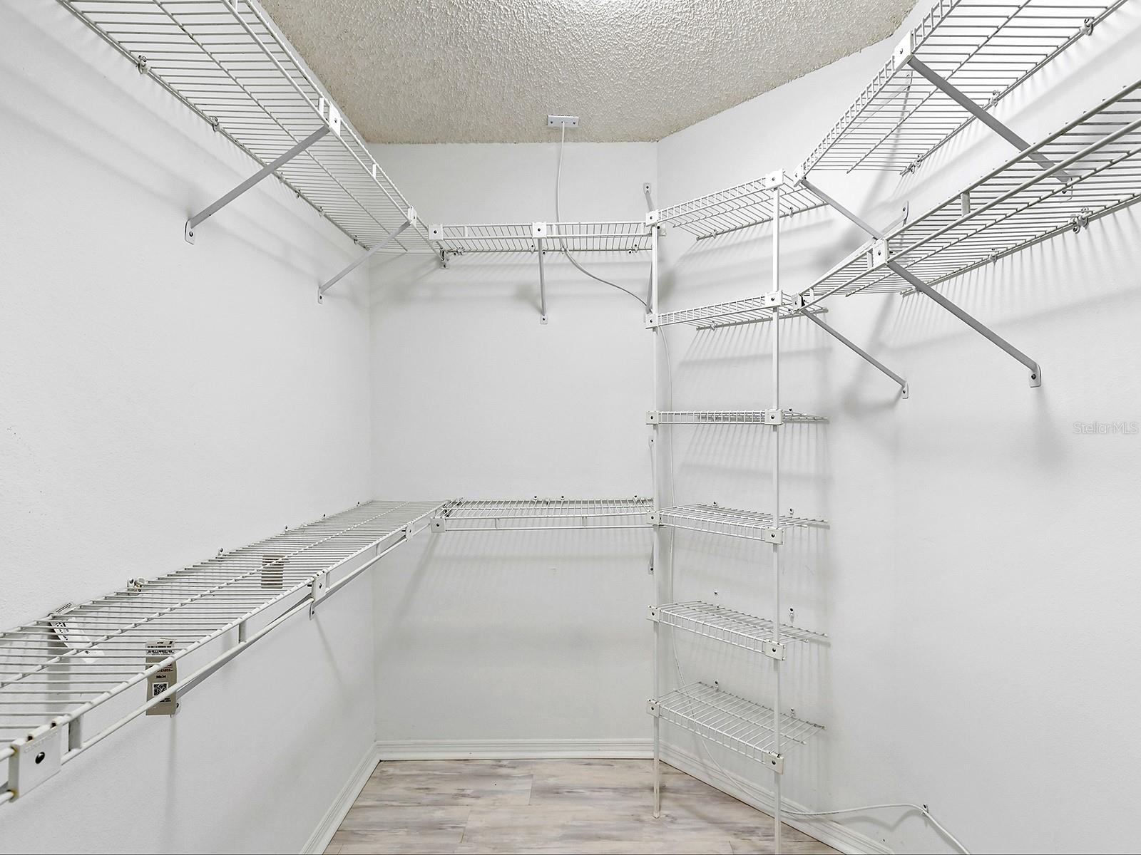 Image 16 of 27 For 220 Chartley Court N