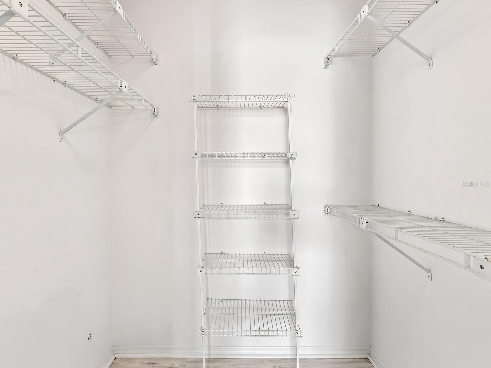 Image 21 of 27 For 220 Chartley Court N