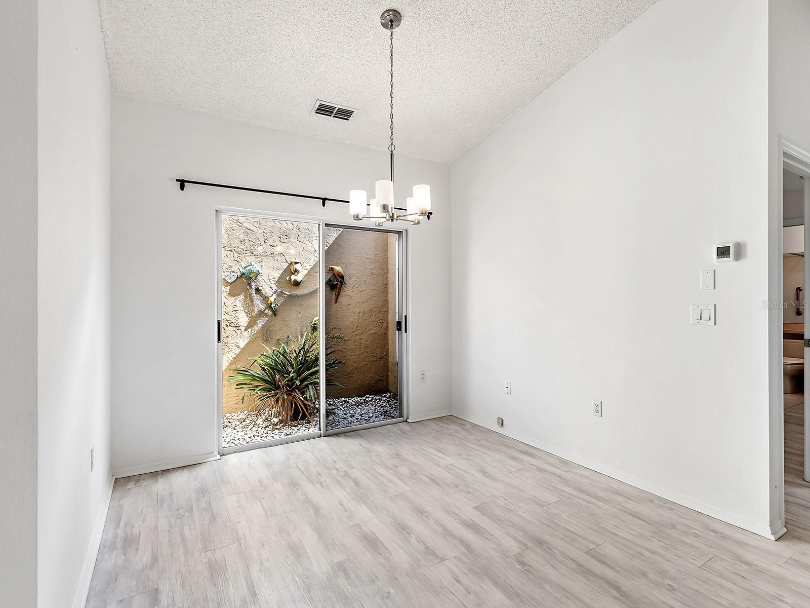 Image 23 of 27 For 220 Chartley Court N