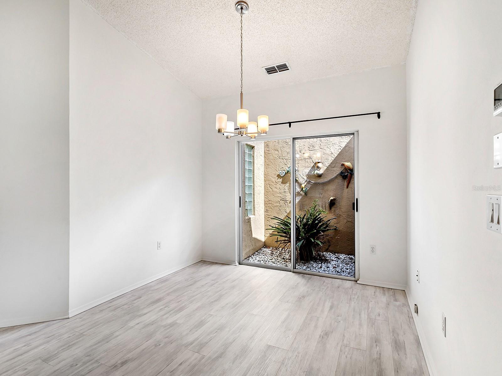 Image 4 of 27 For 220 Chartley Court N