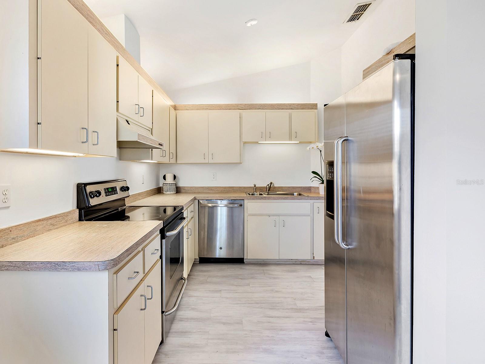 Image 6 of 27 For 220 Chartley Court N