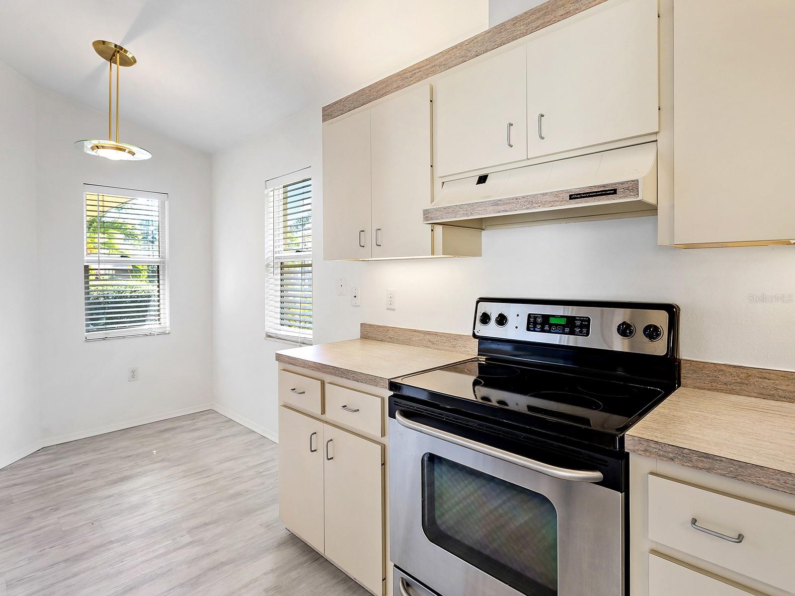 Image 7 of 27 For 220 Chartley Court N