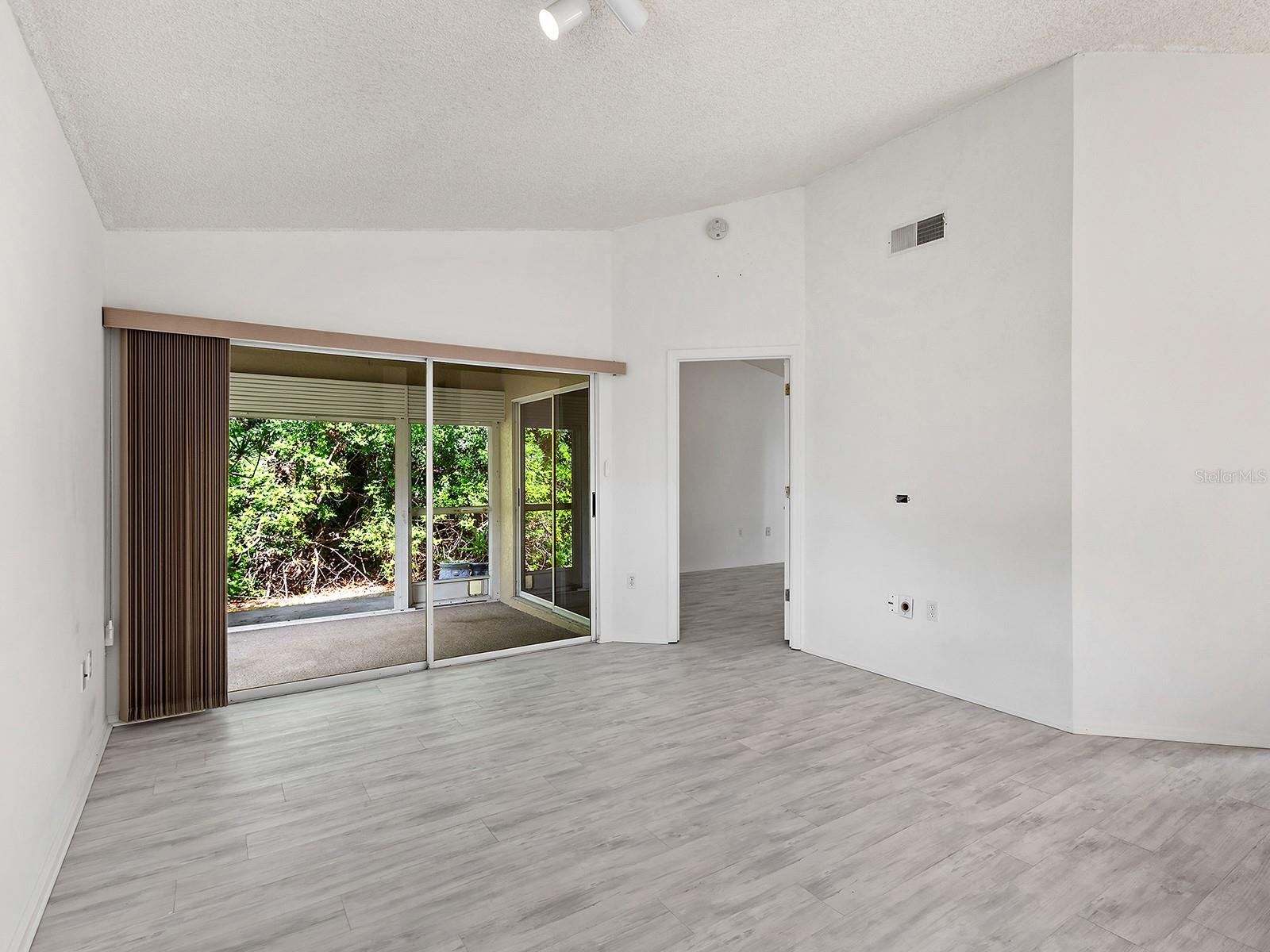 Image 9 of 27 For 220 Chartley Court N