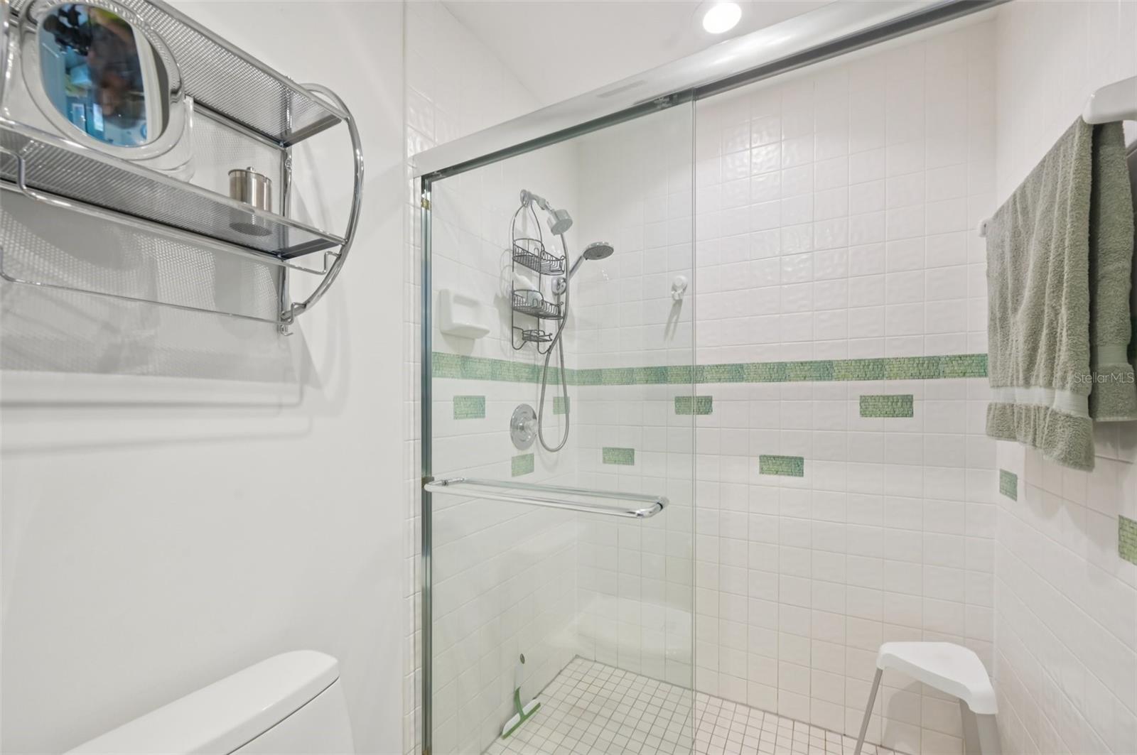 Image 29 of 42 For 5588 Golf Pointe Drive 1