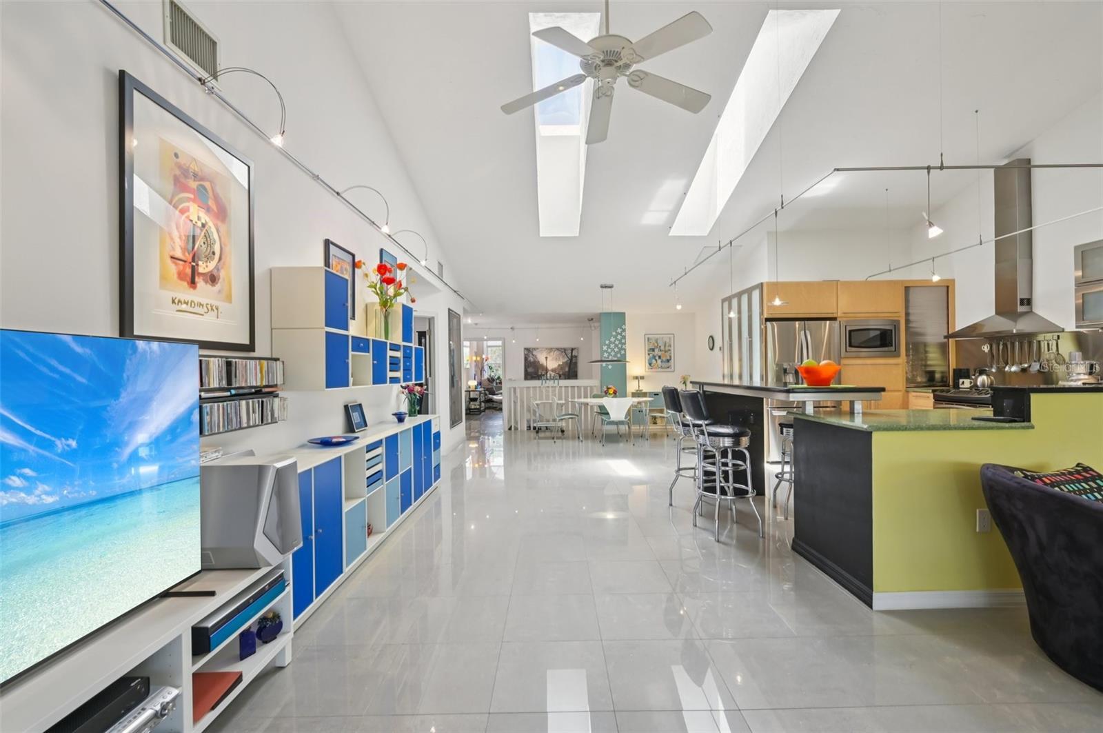 Image 7 of 42 For 5588 Golf Pointe Drive 1