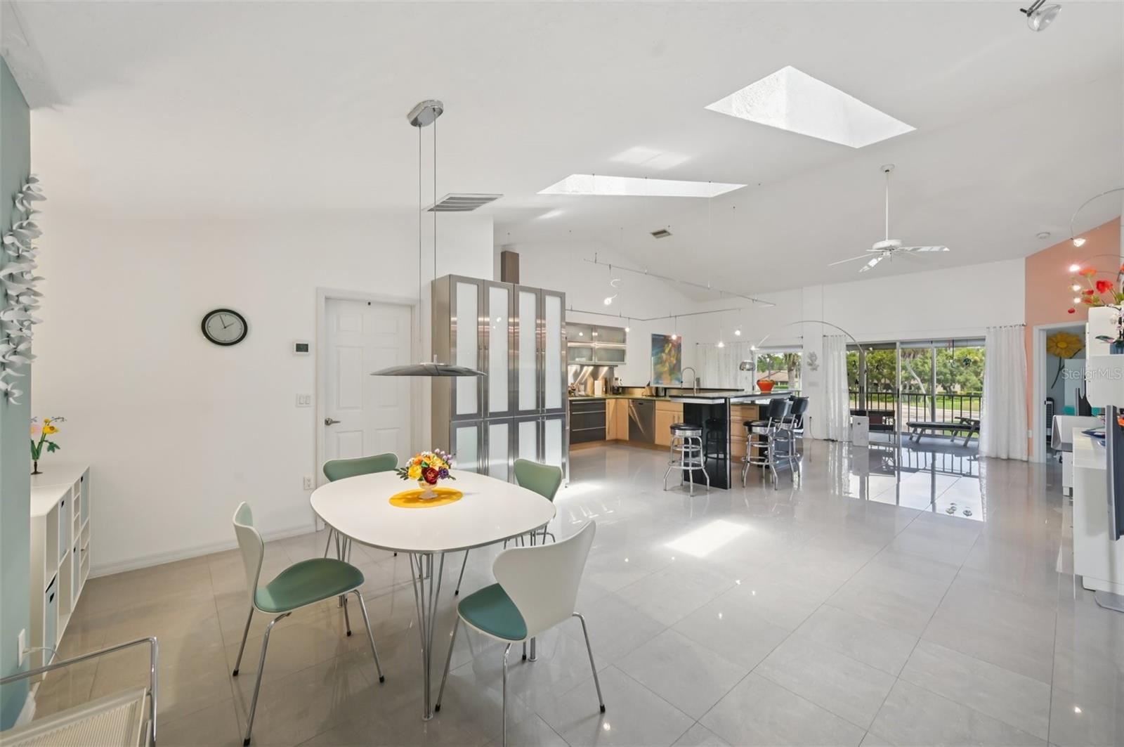 Image 8 of 42 For 5588 Golf Pointe Drive 1