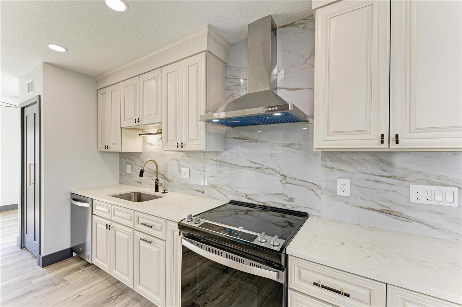 Image 12 of 35 For 2435 Sumatran Way 35