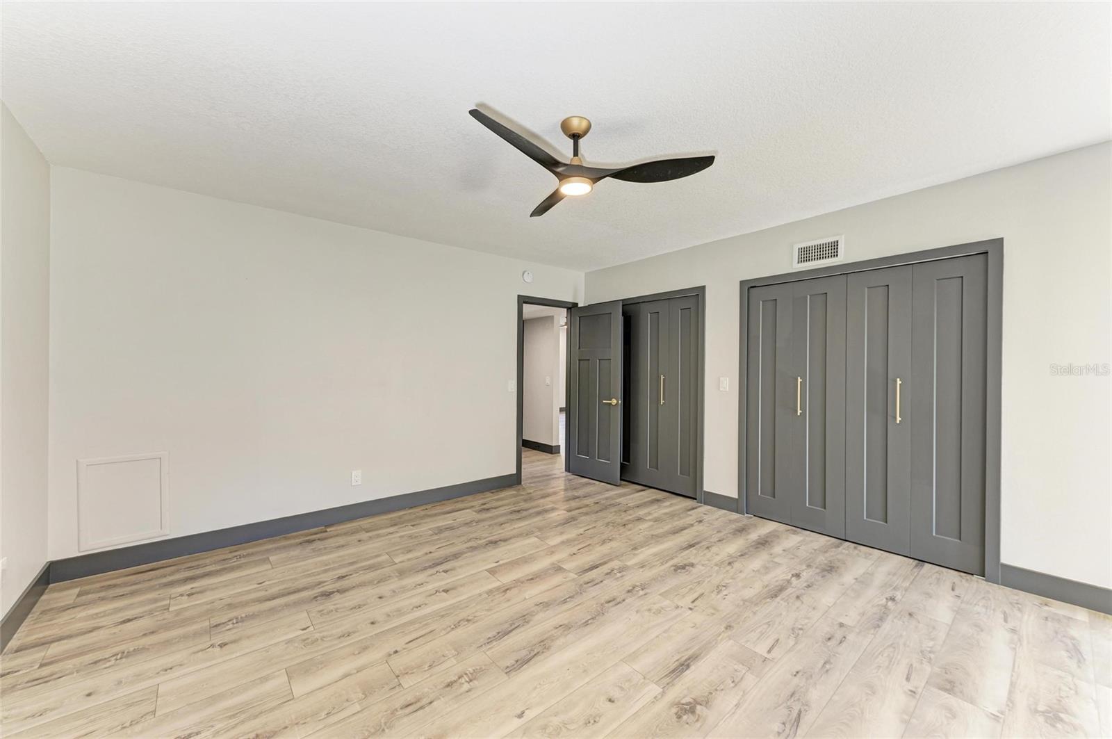 Image 20 of 35 For 2435 Sumatran Way 35