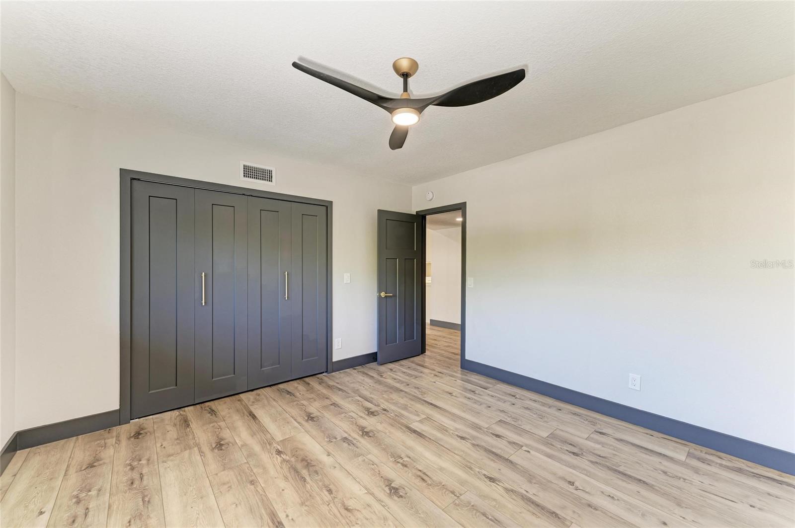 Image 24 of 35 For 2435 Sumatran Way 35