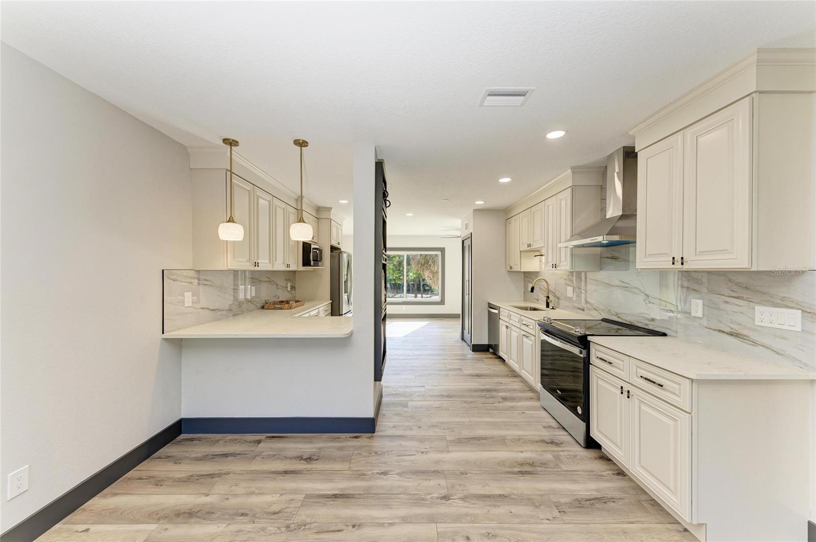 Image 9 of 35 For 2435 Sumatran Way 35