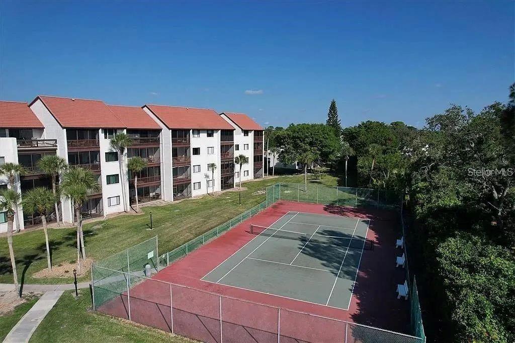 Image 16 of 46 For 1650 Stickney Point Road 50-202