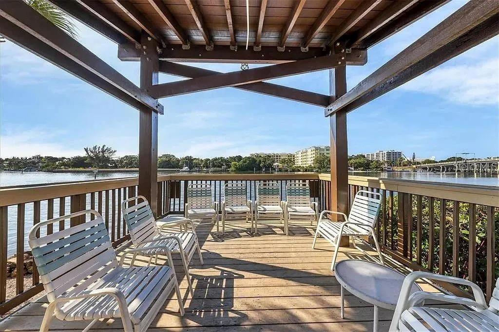 Image 19 of 46 For 1650 Stickney Point Road 50-202